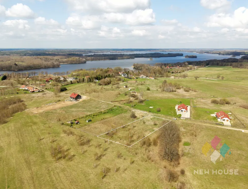 Działka w pobliżu jeziora z możliwością zabudowy