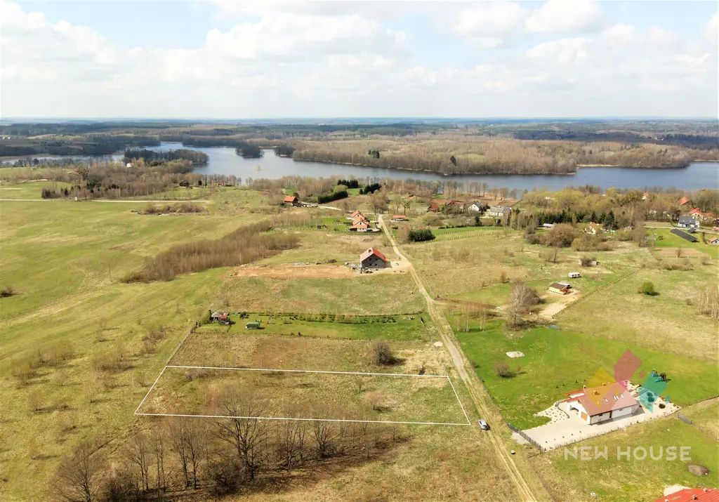 Działka w pobliżu jeziora z możliwością zabudowy