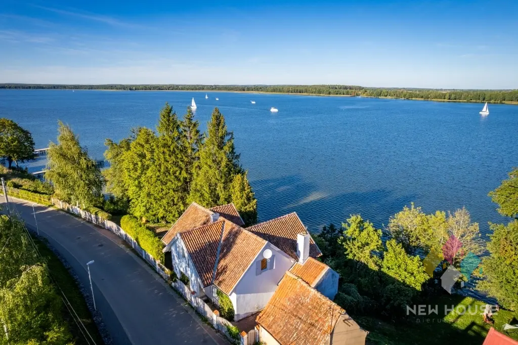 Stare Sady, dom z linią brzegową jeziora Tałty