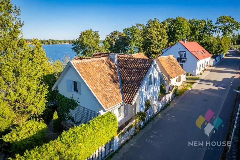 Stare Sady, dom z linią brzegową jeziora Tałty