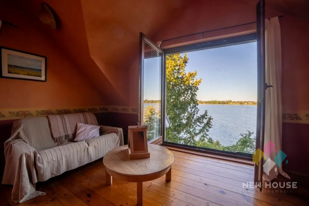 Stare Sady, dom z linią brzegową jeziora Tałty