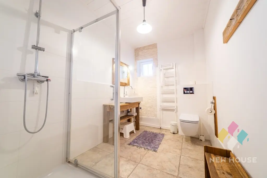 Stare Sady, dom z linią brzegową jeziora Tałty