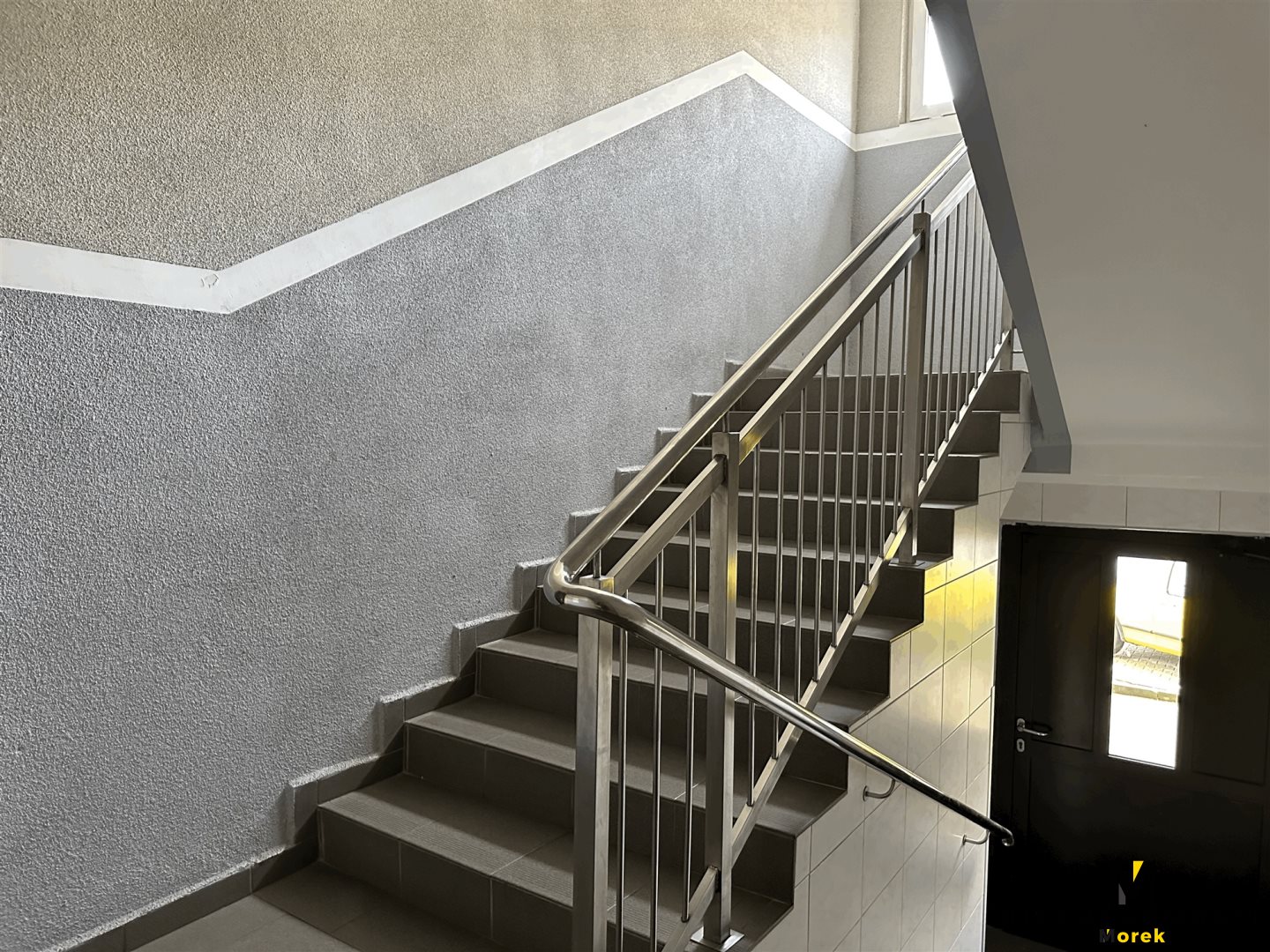 Małe mieszkanie z niskim czynszem.