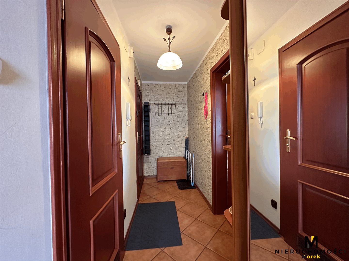 Małe mieszkanie z niskim czynszem.