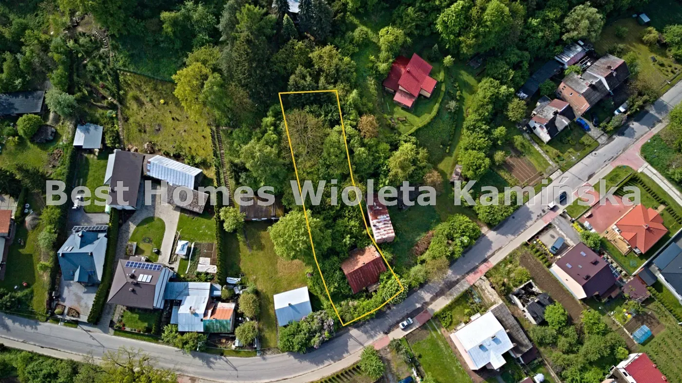 Na sprzedaż zabudowana nieruchomość gruntowa
