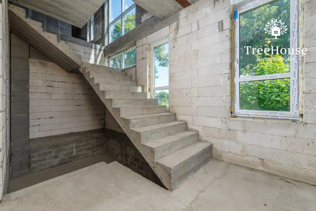 Budynek komercyjny do własnej adaptacji