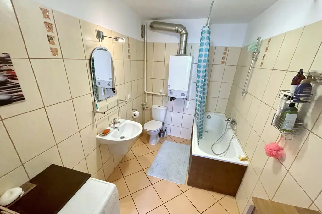 Mieszkanie 3-pokojowe w kamienicy w centrum