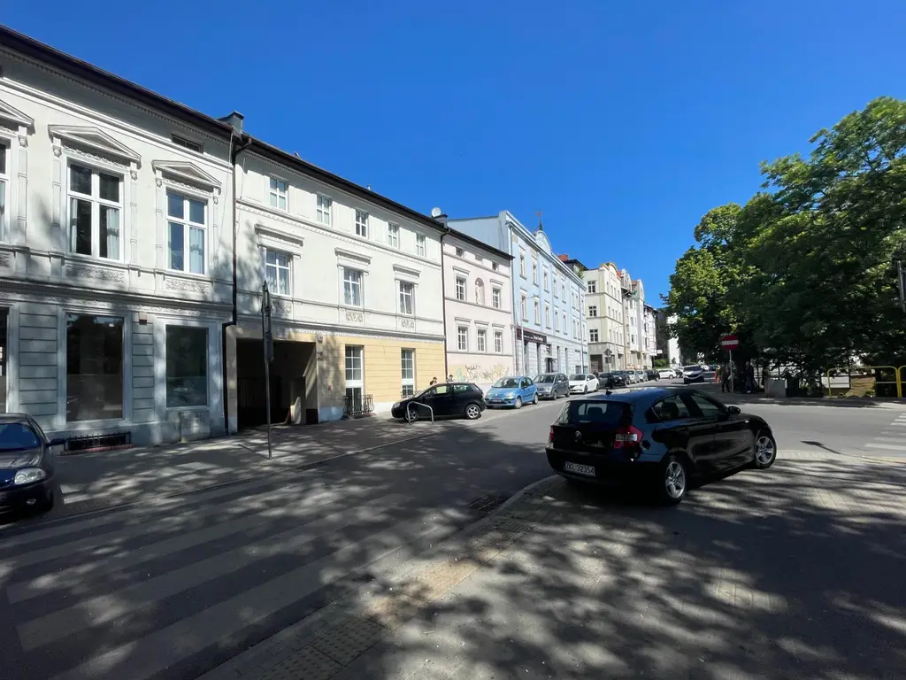 Mieszkanie 3-pokojowe w kamienicy w centrum