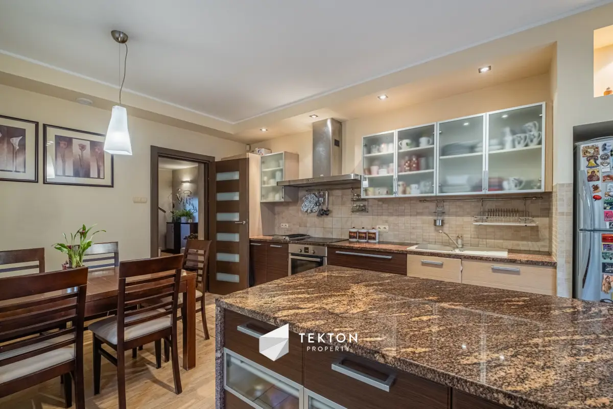 Elegancki Dom z bilardownią w atrakcyjnej okolicy