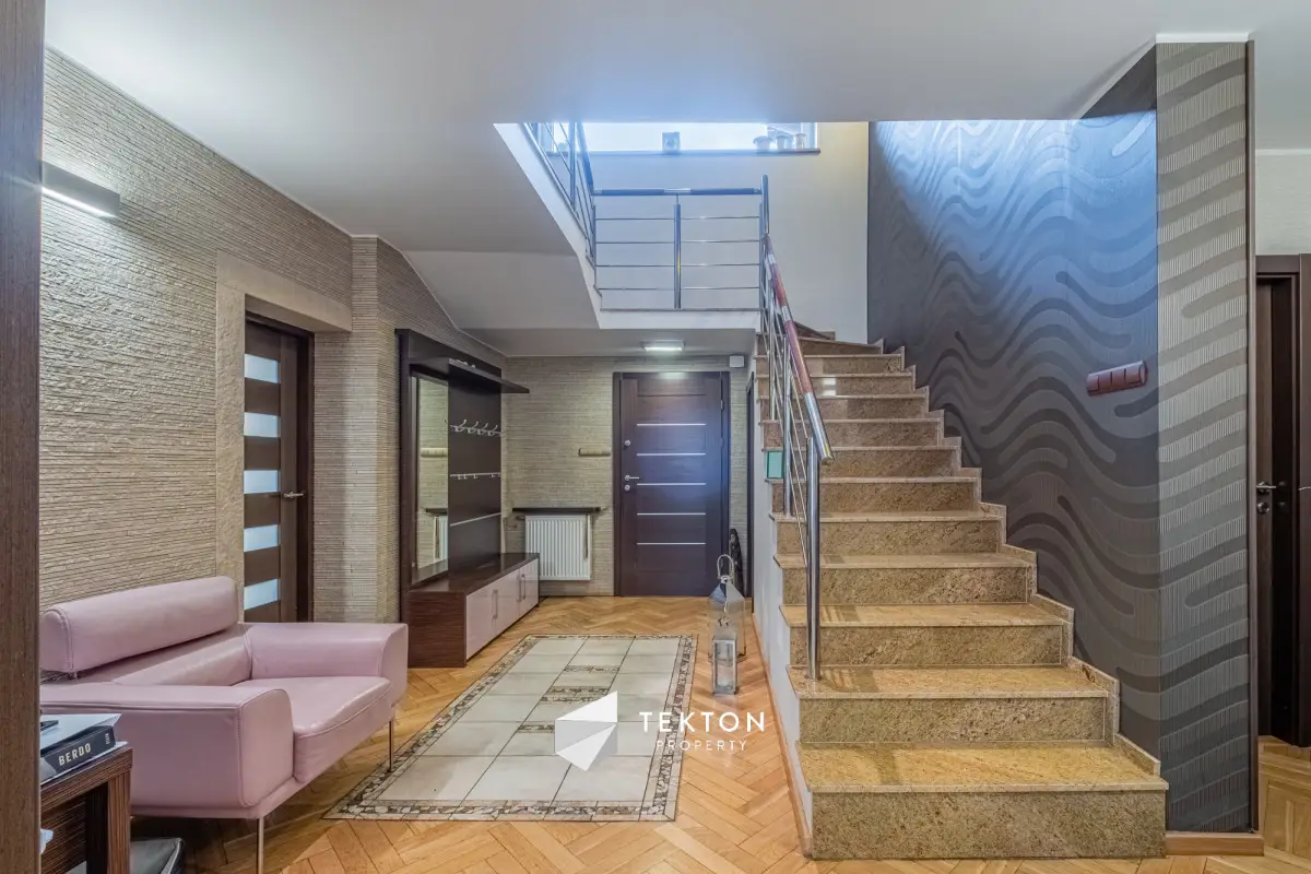 Elegancki Dom z bilardownią w atrakcyjnej okolicy