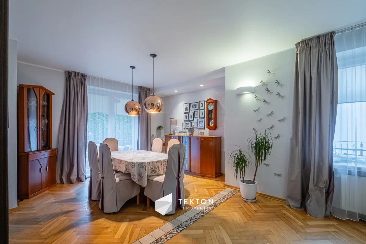 Elegancki Dom z bilardownią w atrakcyjnej okolicy