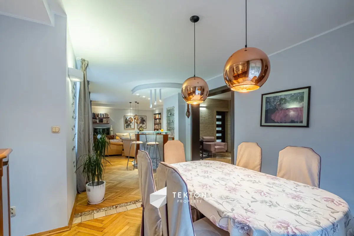 Elegancki Dom z bilardownią w atrakcyjnej okolicy