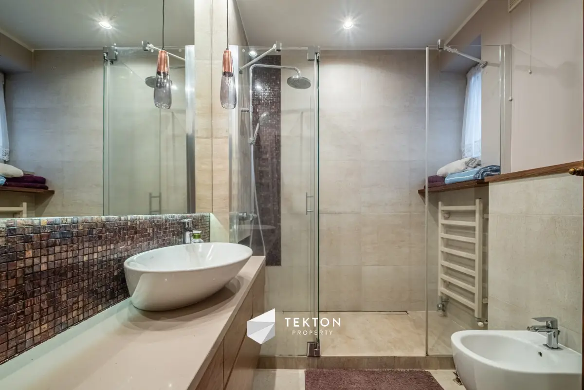 Elegancki Dom z bilardownią w atrakcyjnej okolicy