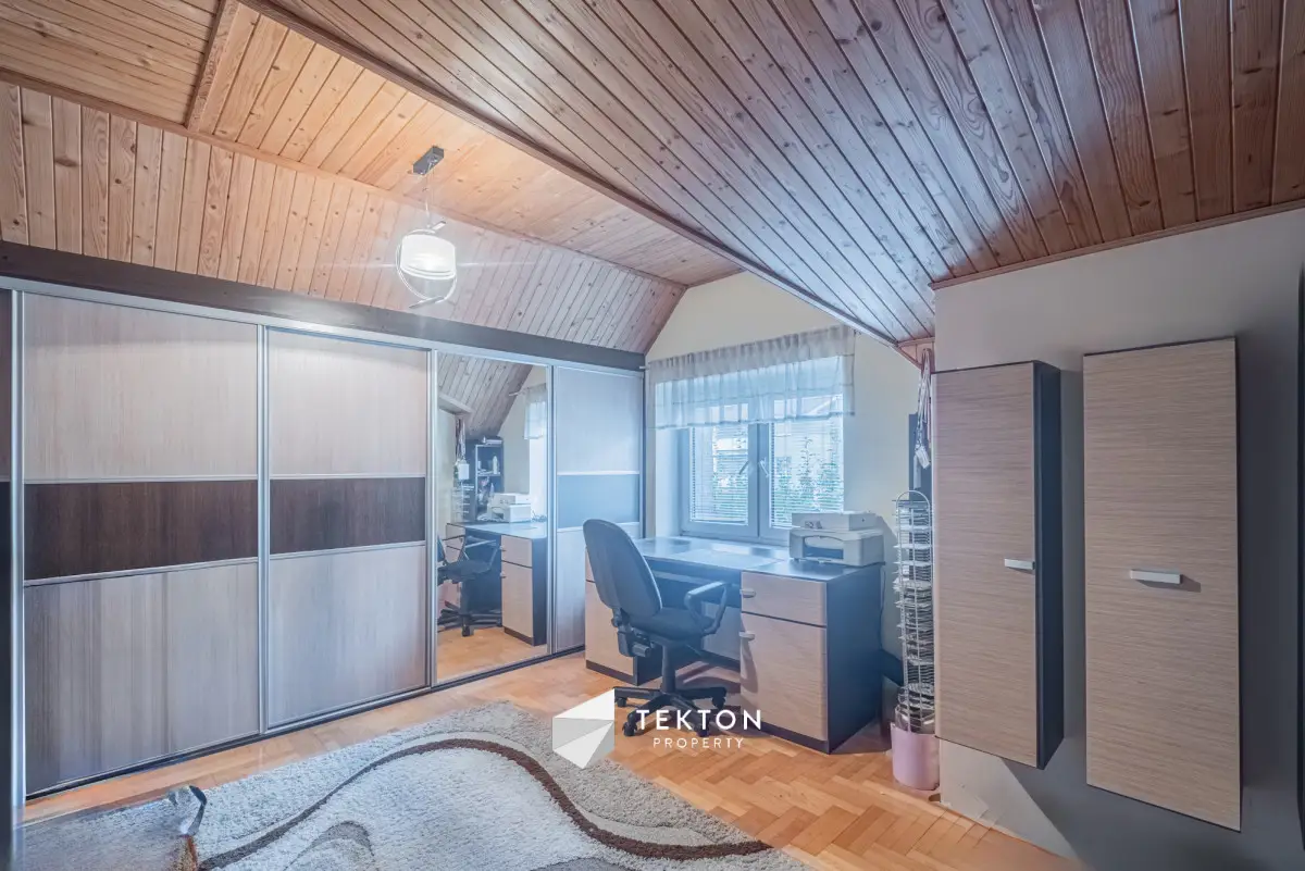 Elegancki Dom z bilardownią w atrakcyjnej okolicy