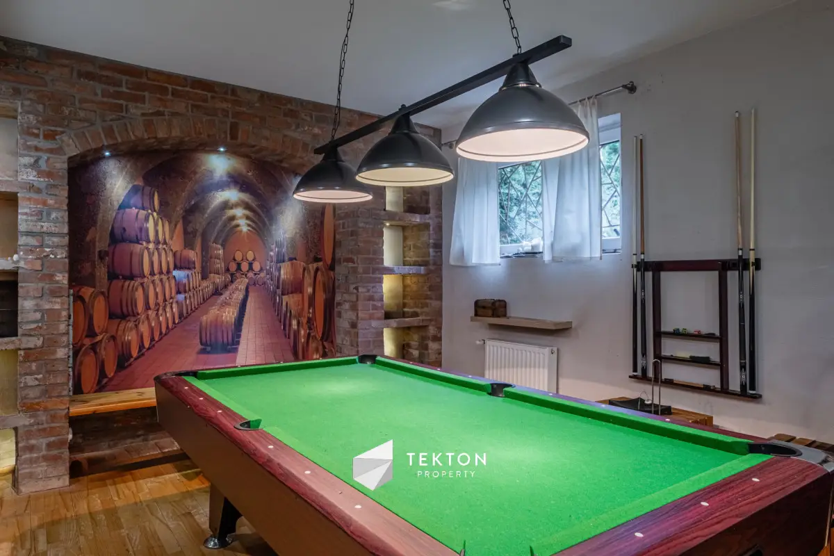 Elegancki Dom z bilardownią w atrakcyjnej okolicy