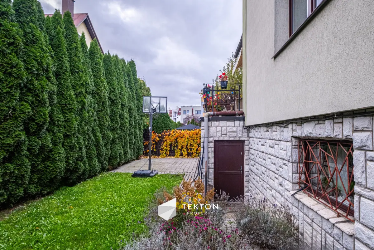 Elegancki Dom z bilardownią w atrakcyjnej okolicy