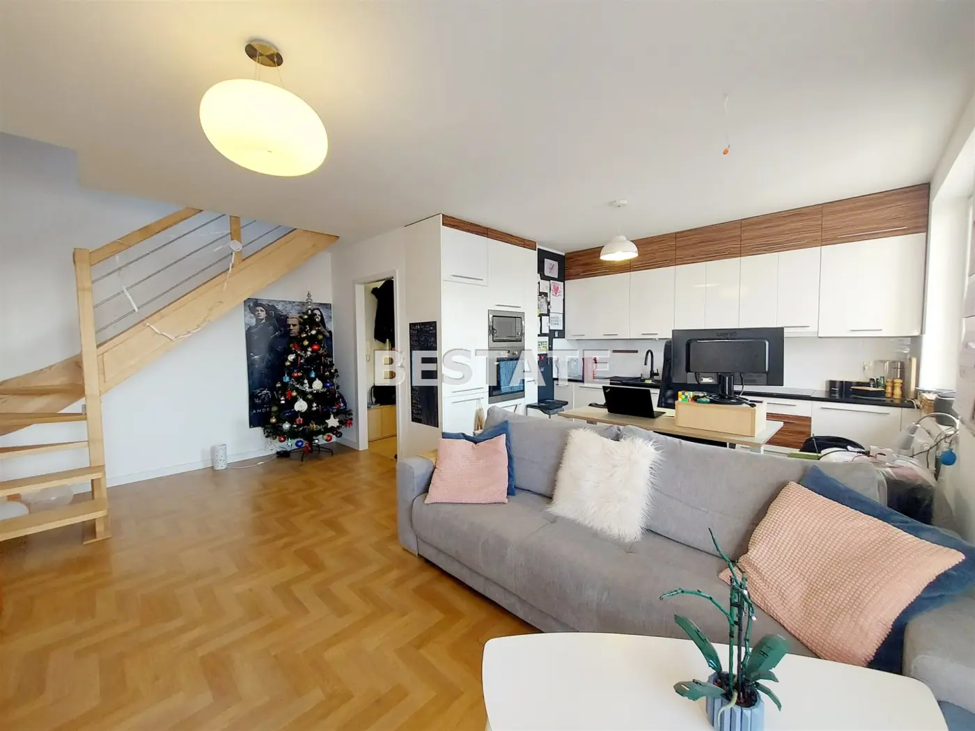 Dwupoziomowe,gotowe do zamieszkania,m.postojowe