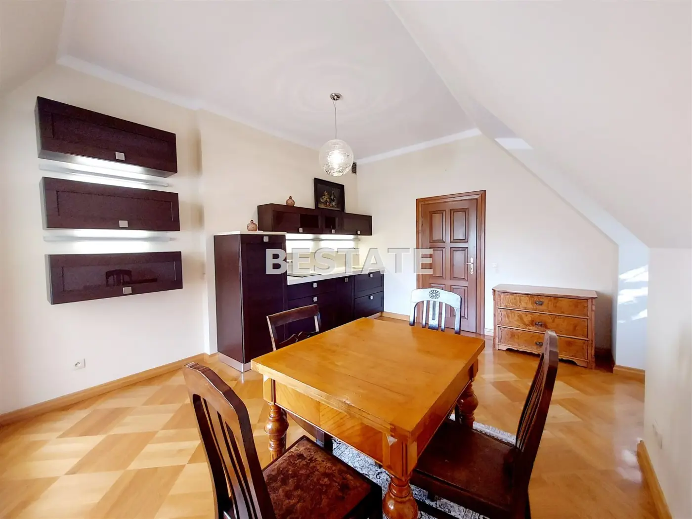 2 pokoje,82m2 w prestiżowej willi, ogród, basen