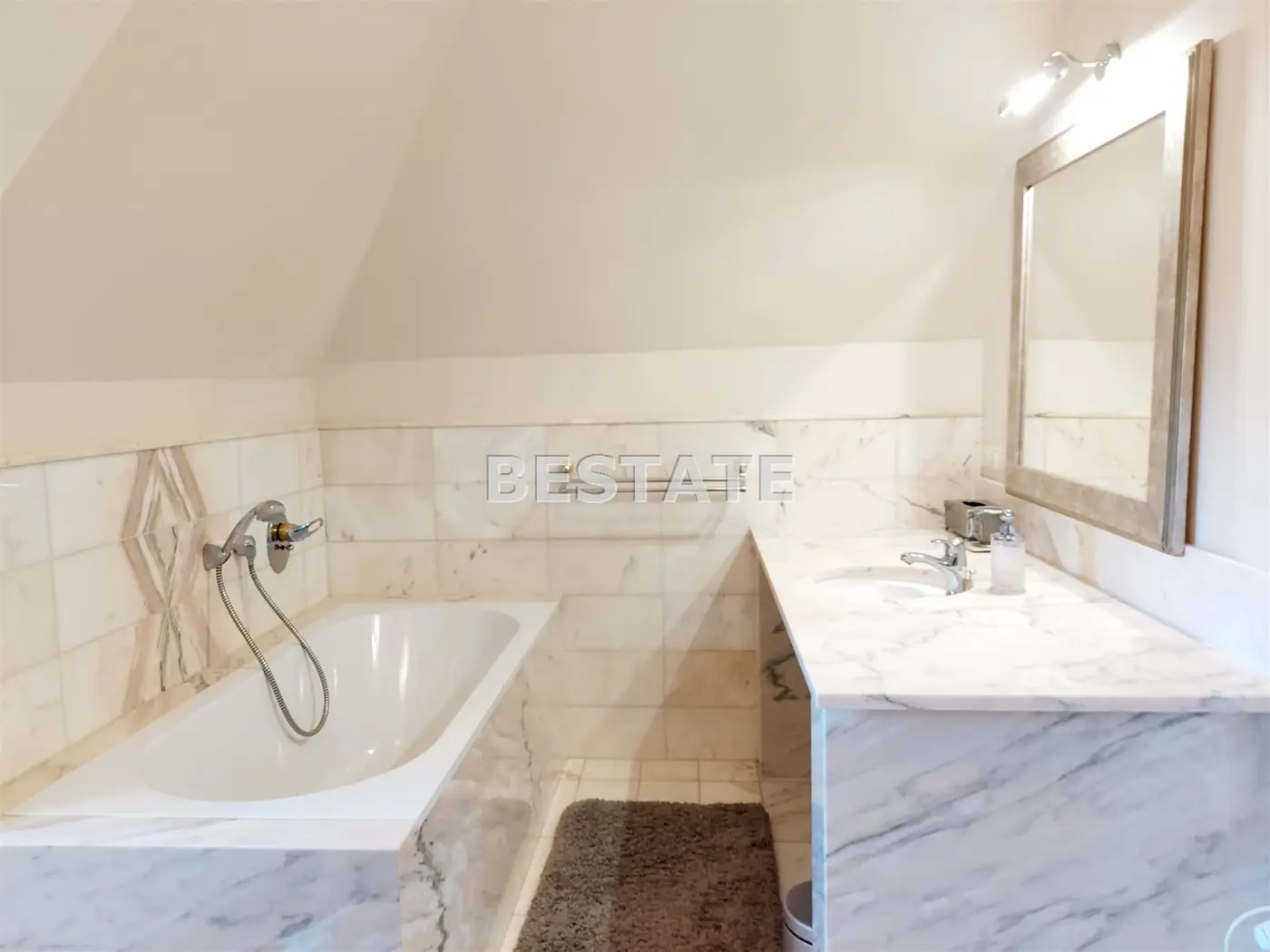 2 pokoje,82m2 w prestiżowej willi, ogród, basen