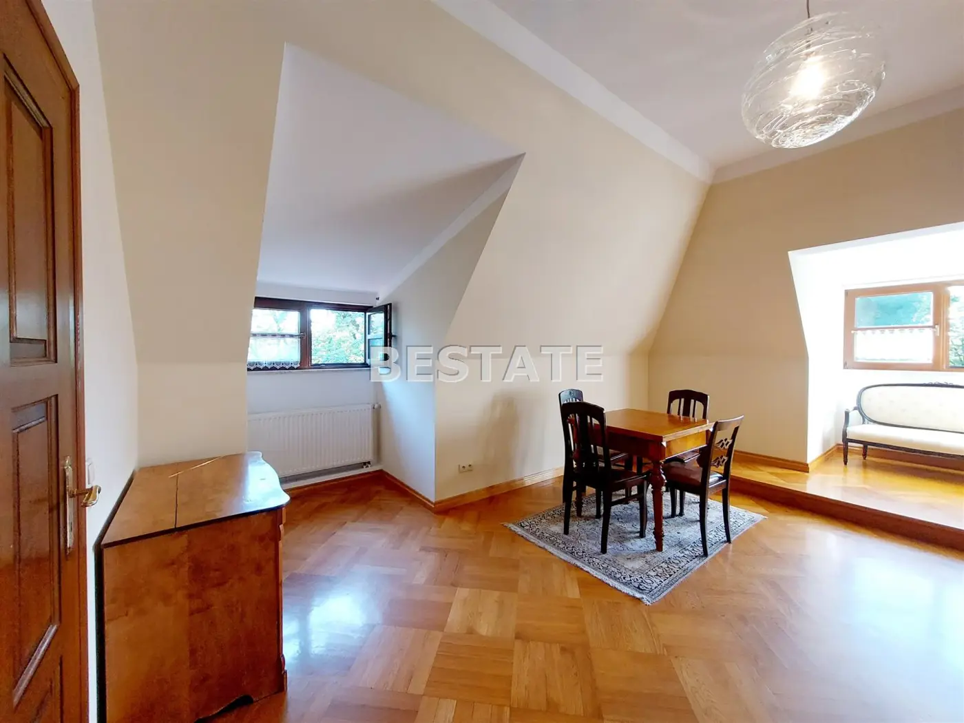 2 pokoje,82m2 w prestiżowej willi, ogród, basen