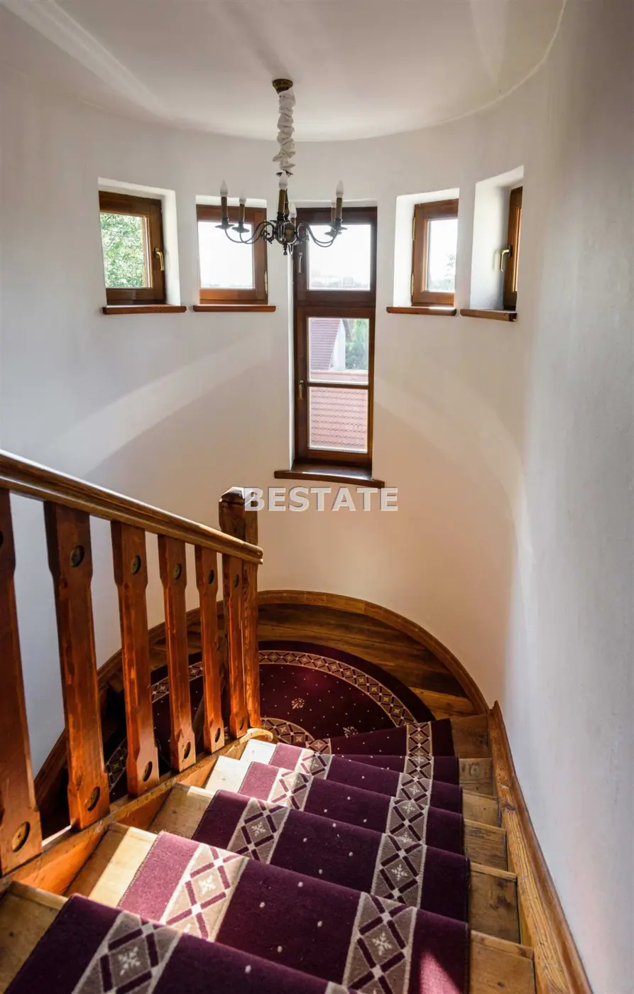 2 pokoje,82m2 w prestiżowej willi, ogród, basen