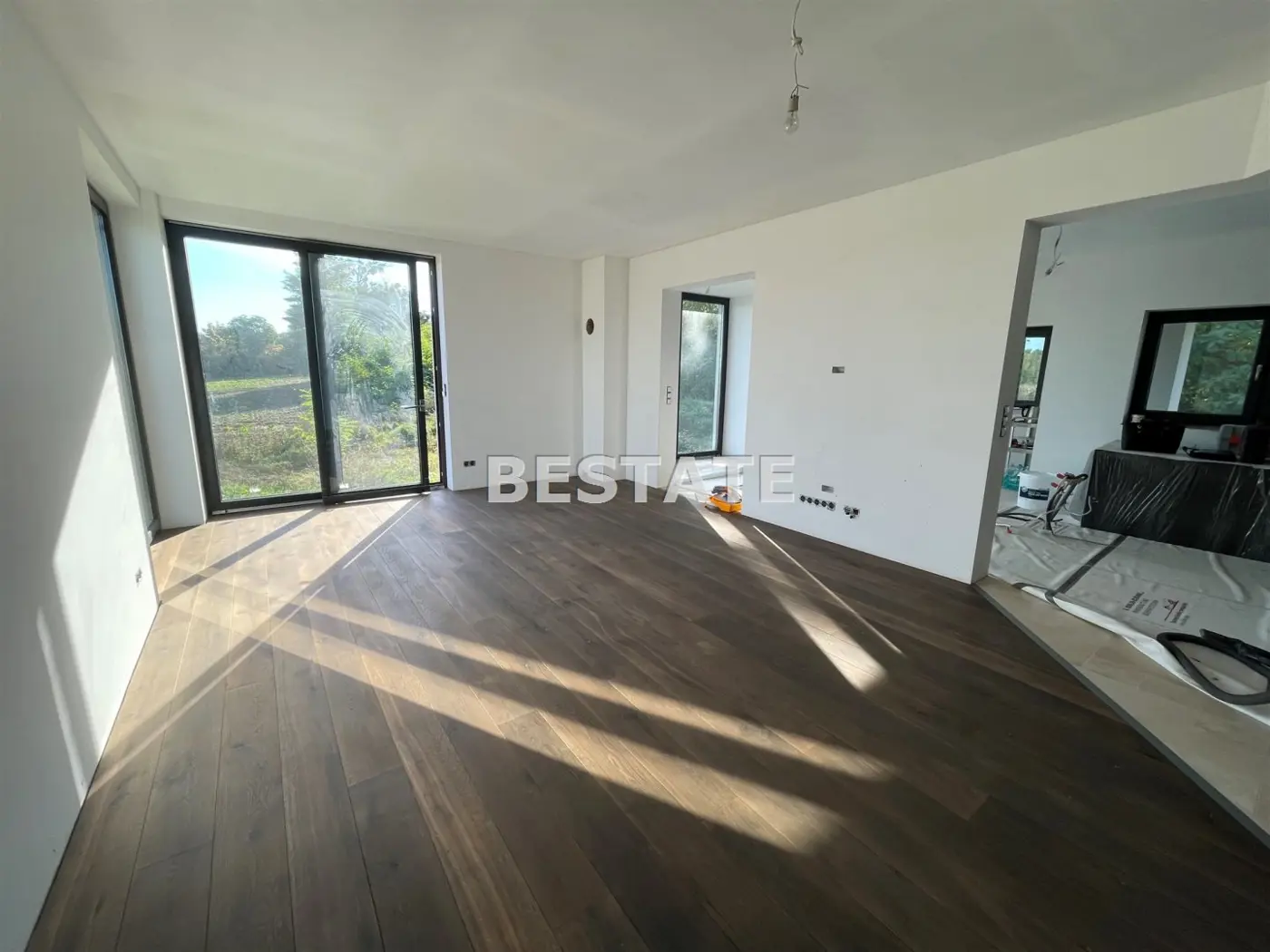 Dom na dużej działce w zaciszu zieleni