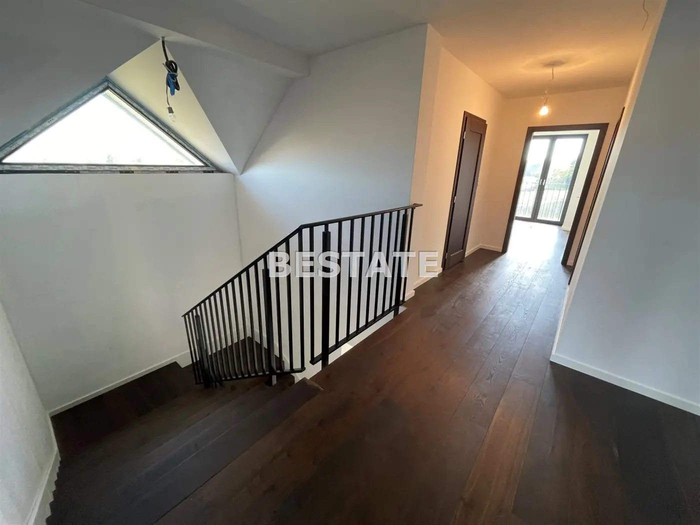 Dom na dużej działce w zaciszu zieleni