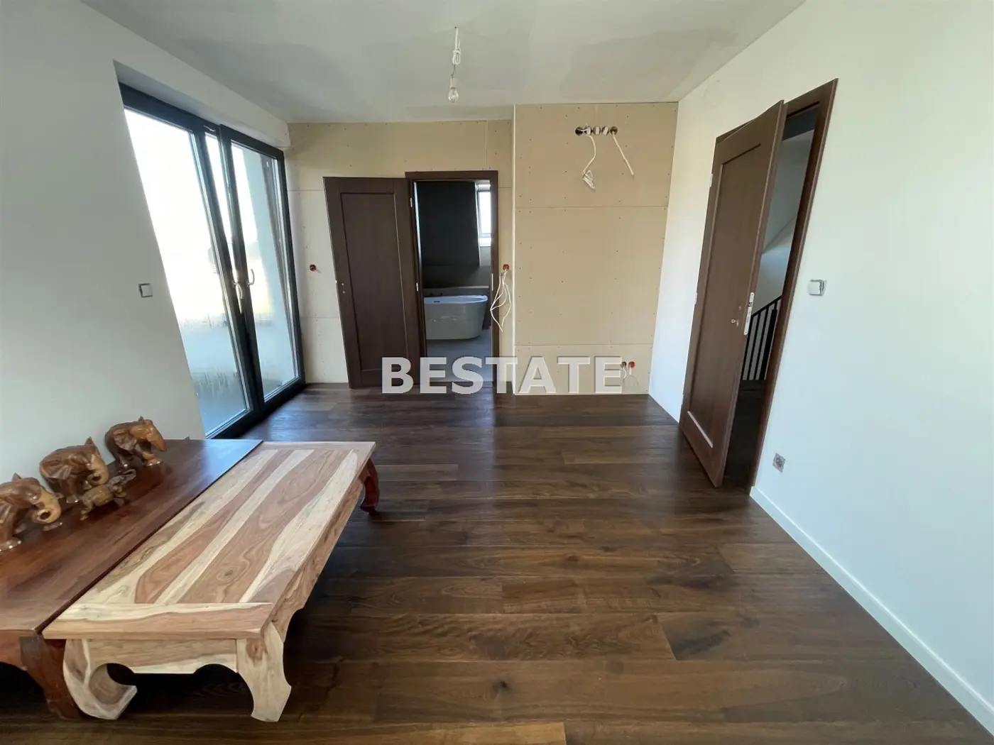 Dom na dużej działce w zaciszu zieleni