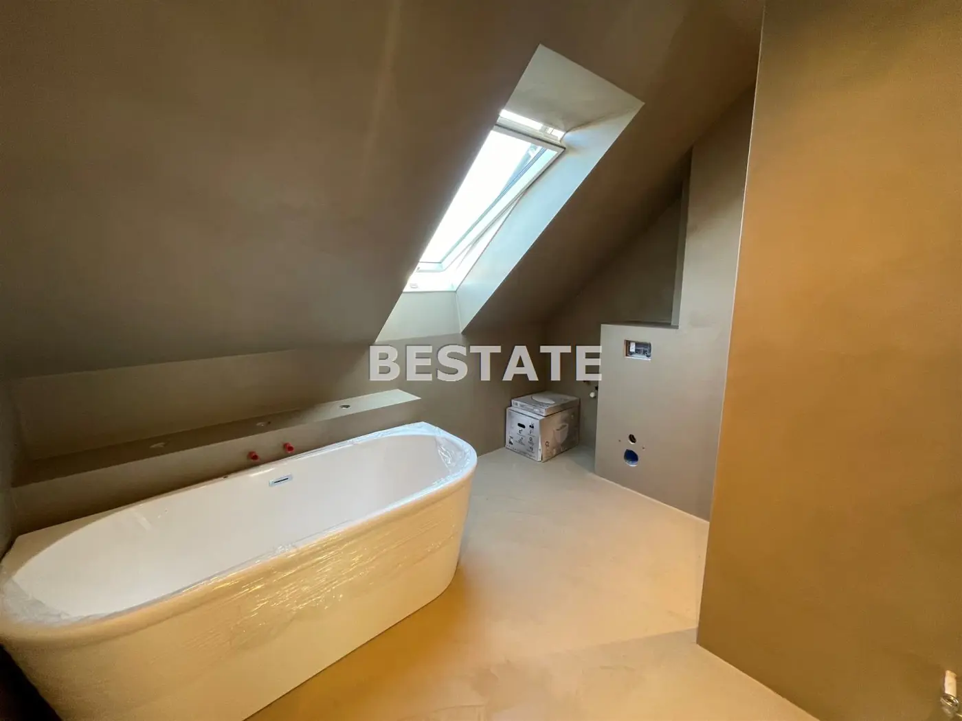 Dom na dużej działce w zaciszu zieleni