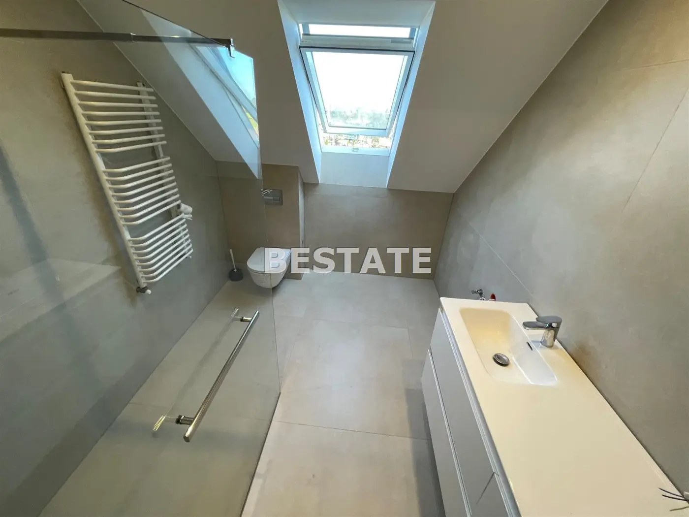 Dom na dużej działce w zaciszu zieleni