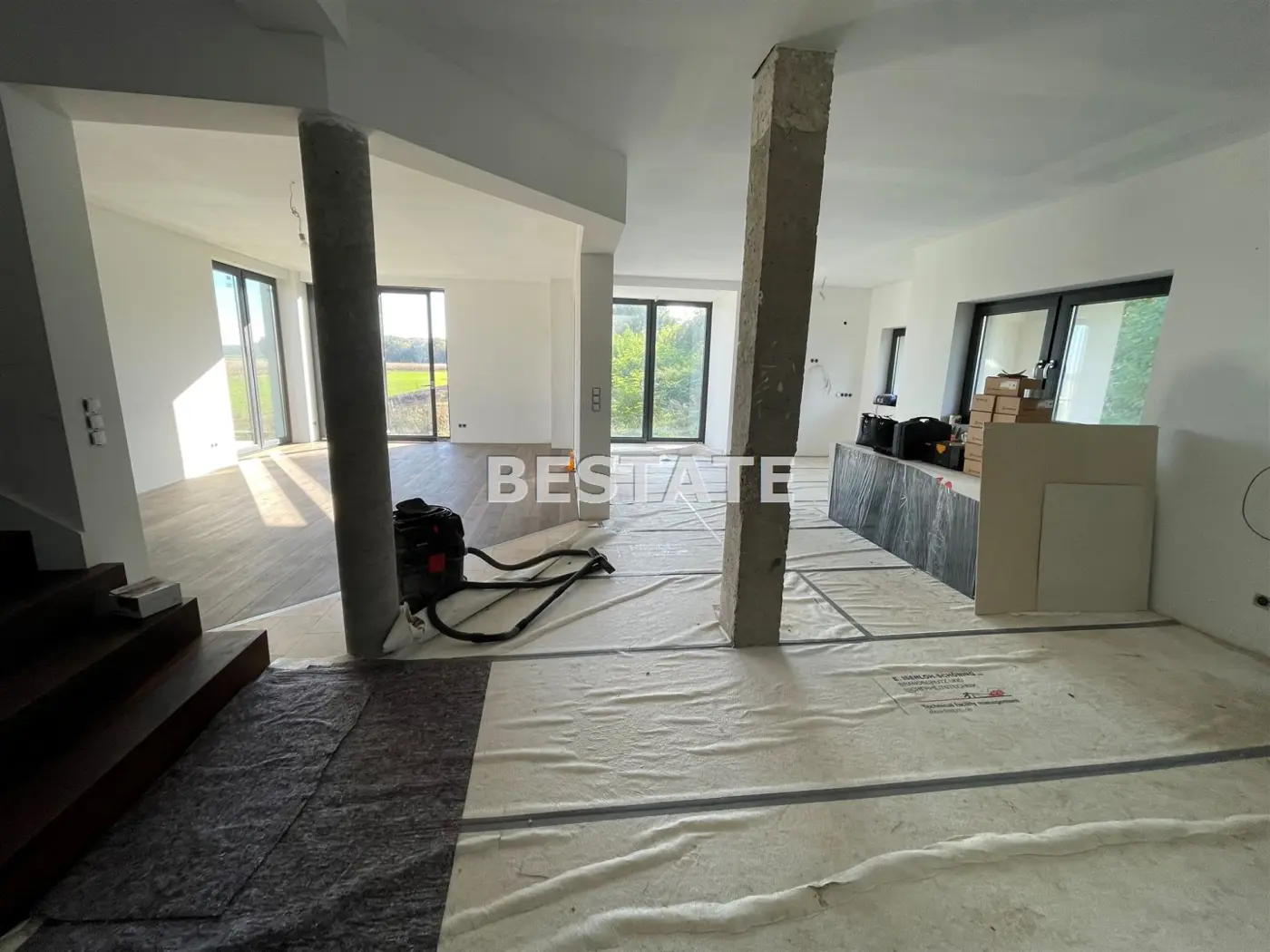 Dom na dużej działce w zaciszu zieleni