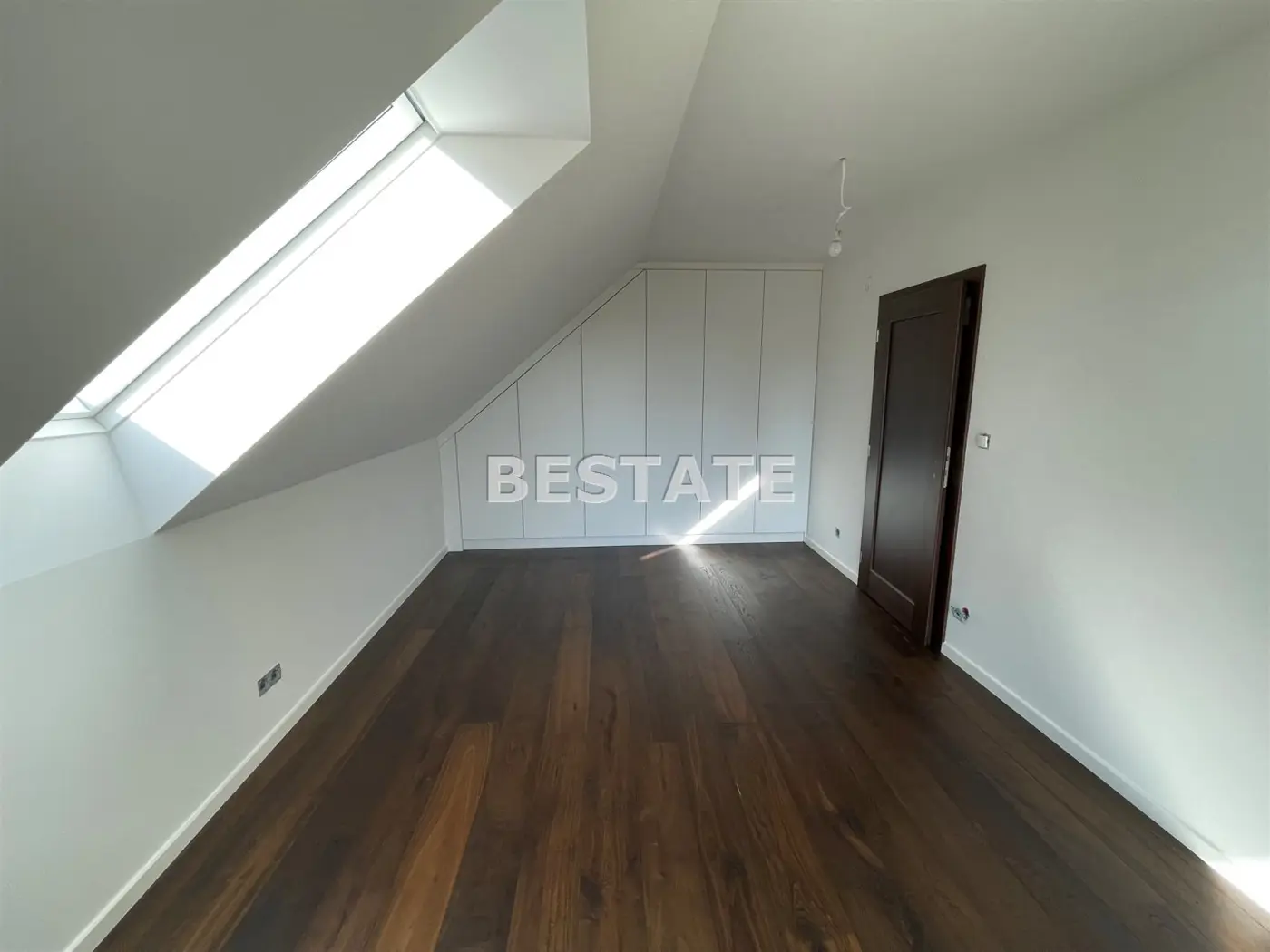 Dom na dużej działce w zaciszu zieleni