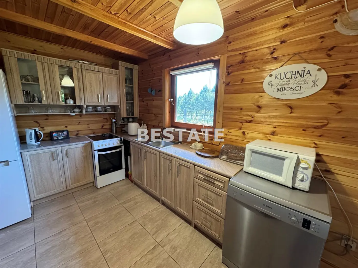 Obrzeża Lubszy. Domek ze stawem w zaciszu zieleni.