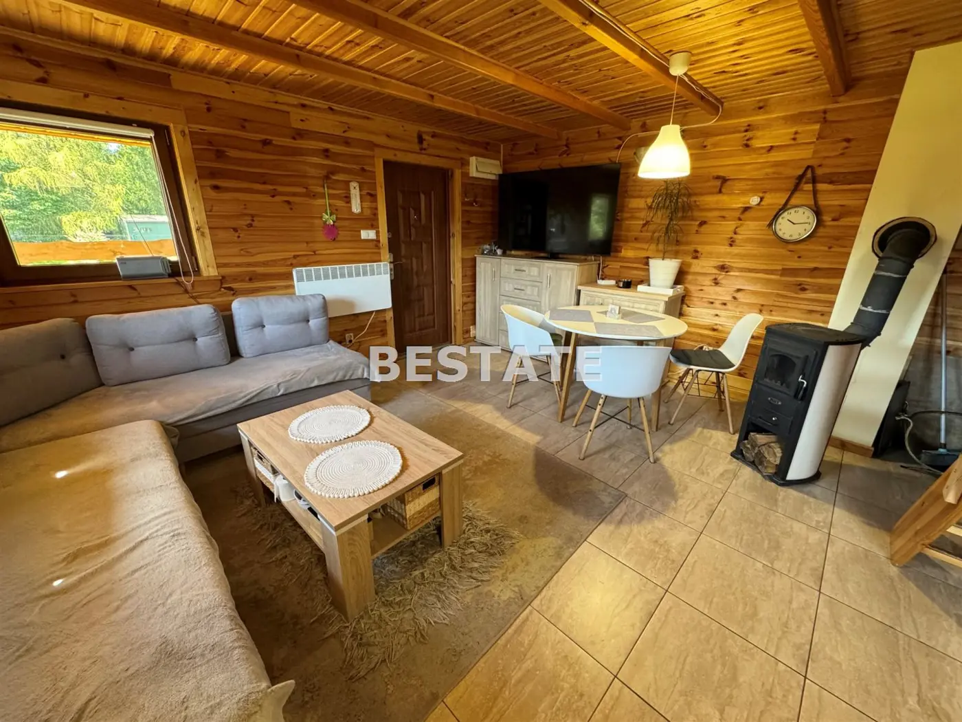 Obrzeża Lubszy. Domek ze stawem w zaciszu zieleni.