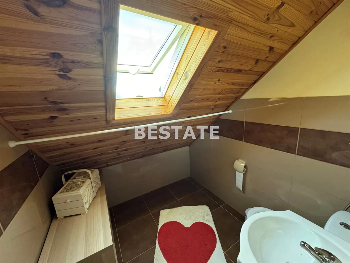 Obrzeża Lubszy. Domek ze stawem w zaciszu zieleni.