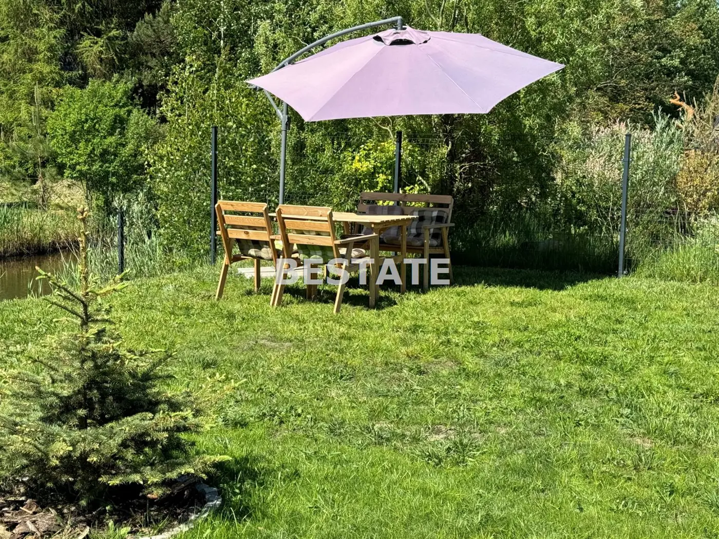 Obrzeża Lubszy. Domek ze stawem w zaciszu zieleni.