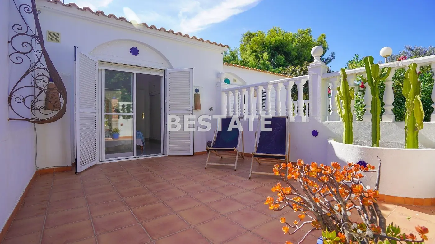 Mały domek z basenem, Alicante, Hiszpania