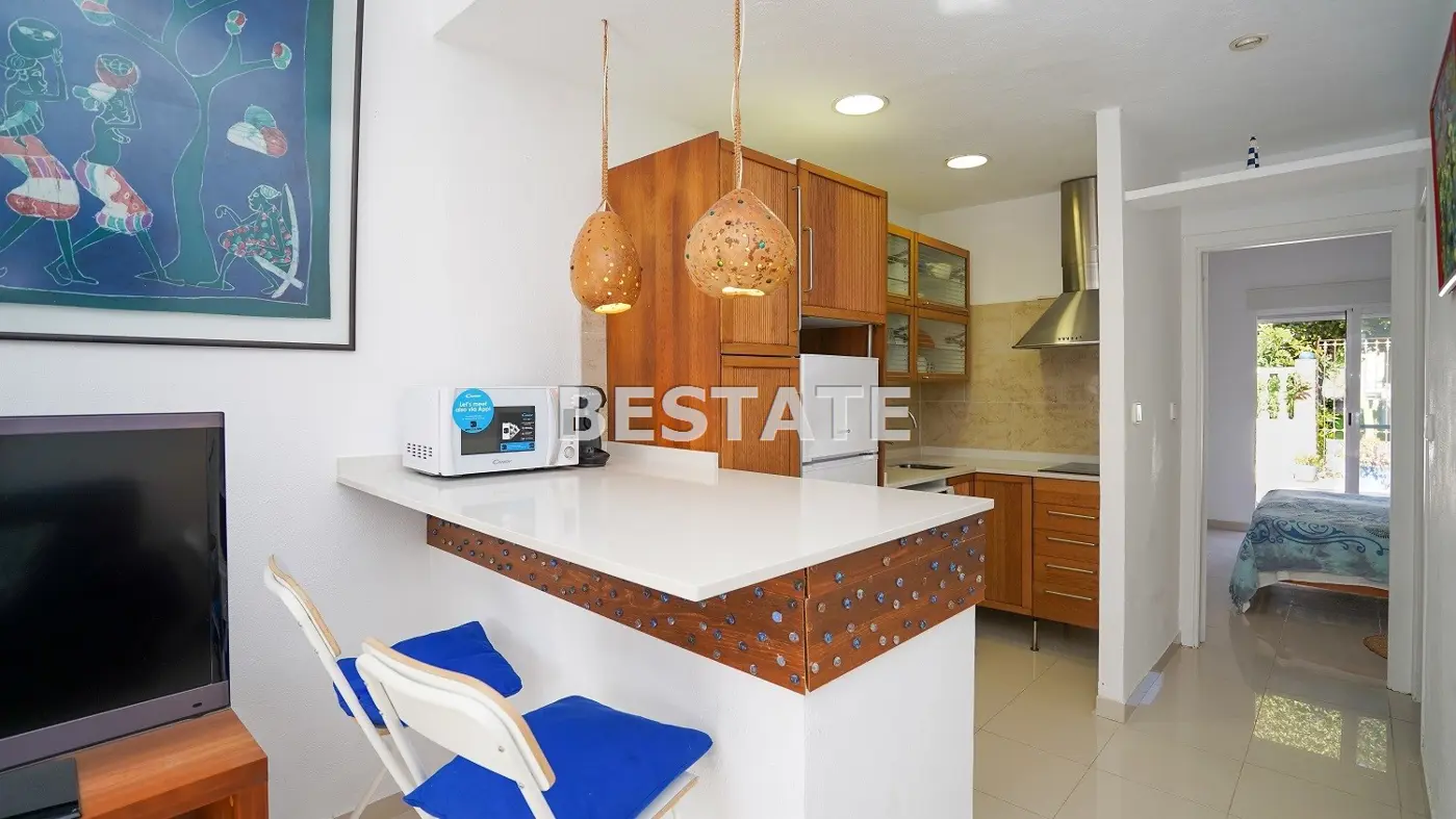 Mały domek z basenem, Alicante, Hiszpania