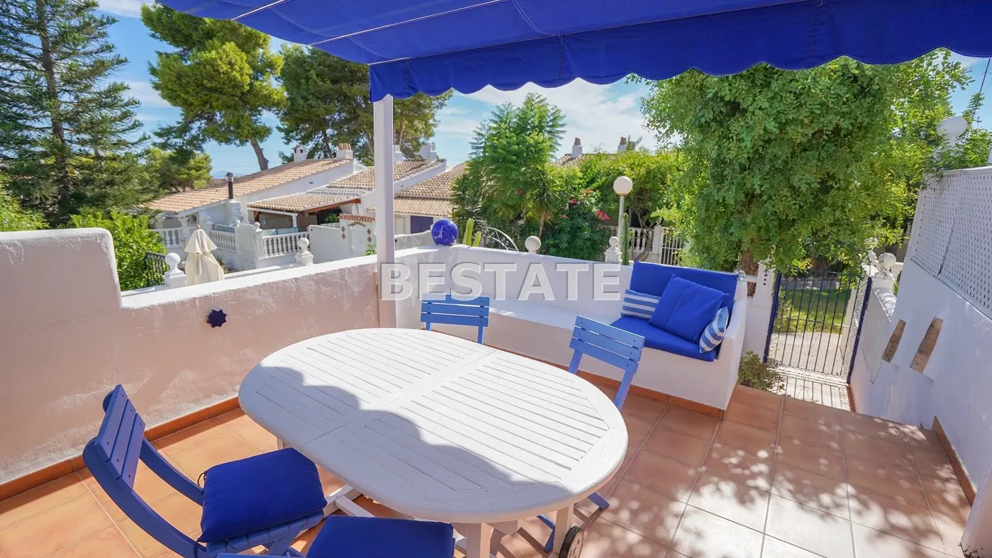 Mały domek z basenem, Alicante, Hiszpania