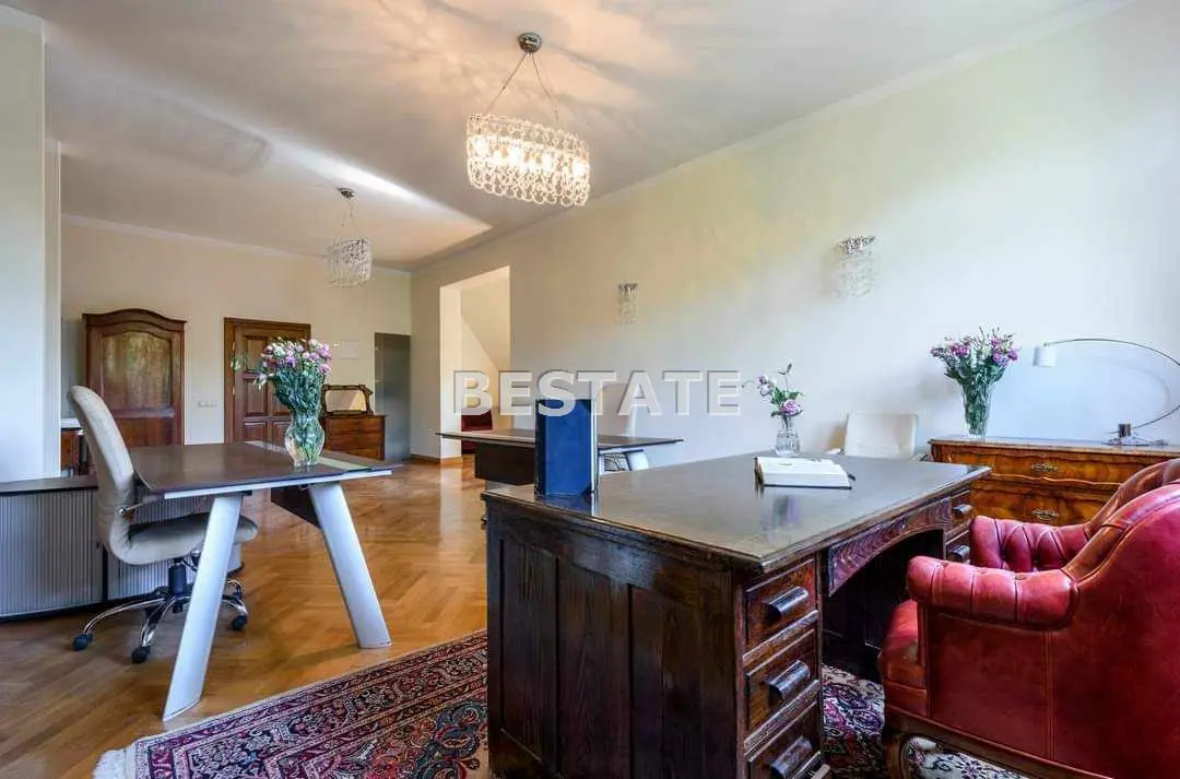 Lokal 92m2,odrestaurowana willa otoczona parkiem