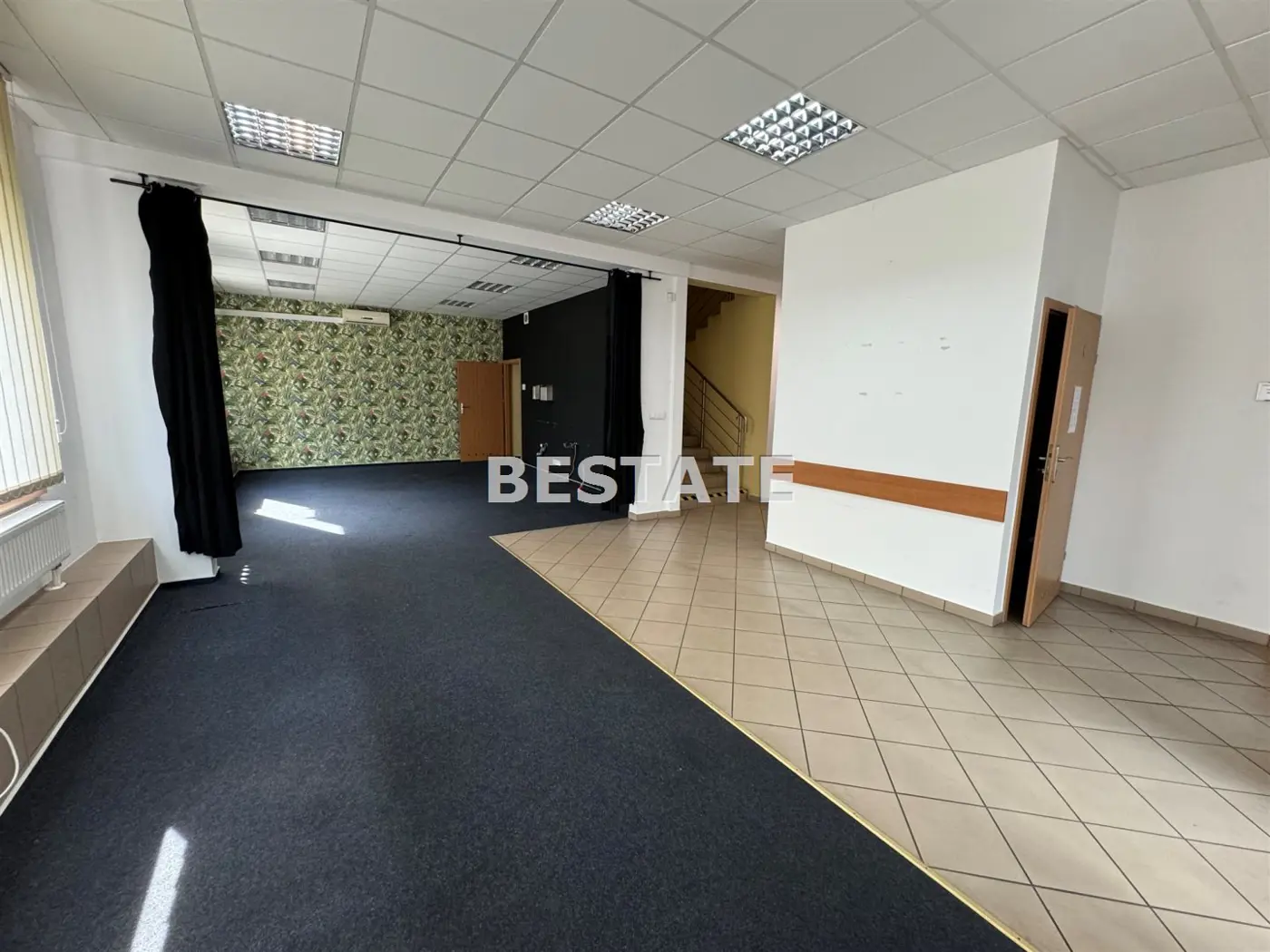 Hala pod usługi - biuro, 260 m.kw