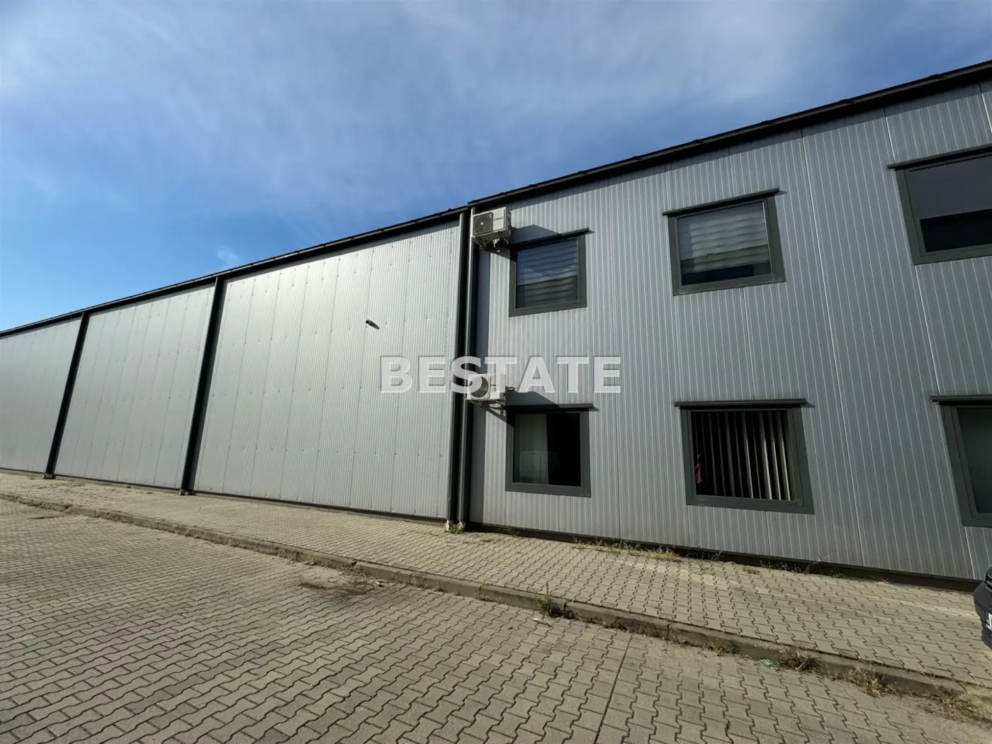 Hala pod usługi - biuro, 260 m.kw