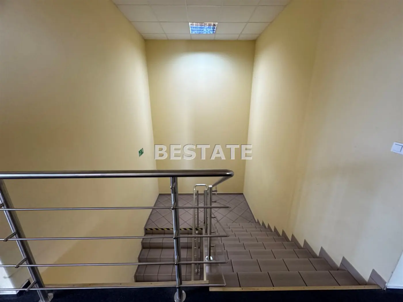 Hala pod usługi - biuro, 260 m.kw