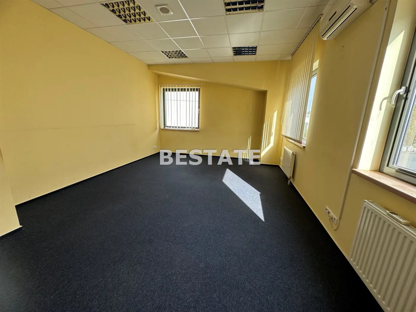 Hala pod usługi - biuro, 260 m.kw