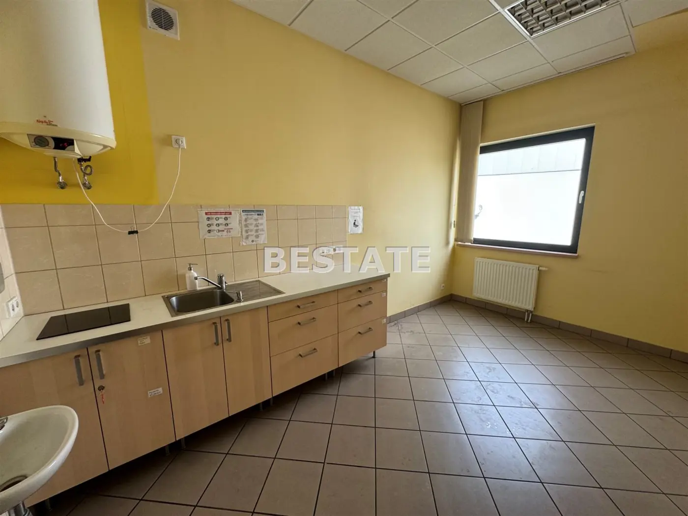 Hala pod usługi - biuro, 260 m.kw