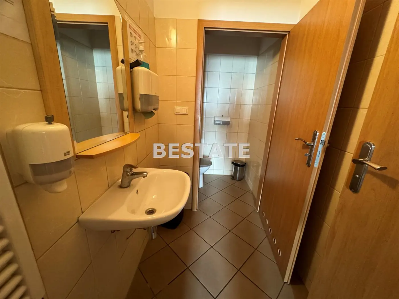 Hala pod usługi - biuro, 260 m.kw