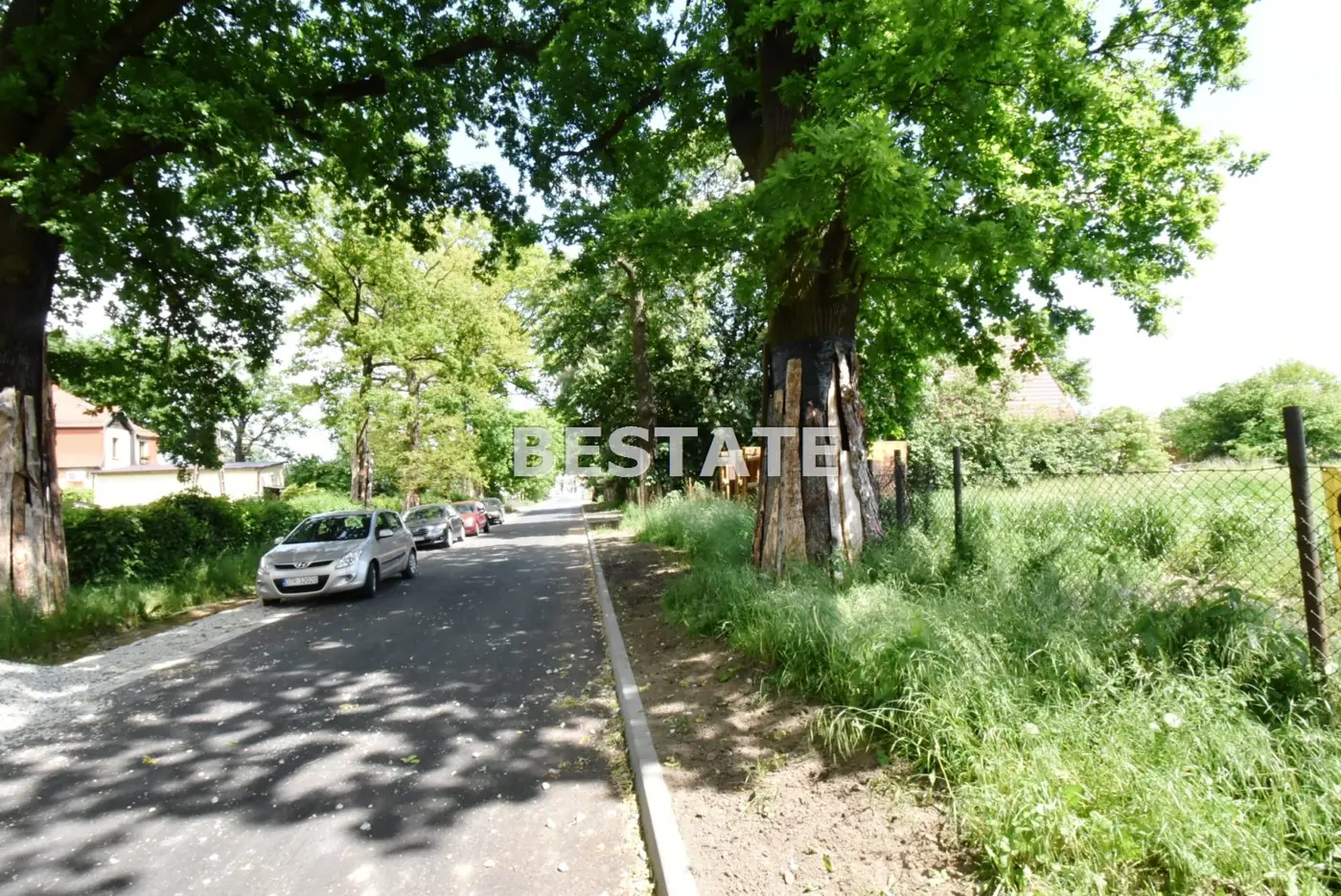 Pod zabudowę bliźniaczą lub szeregową.