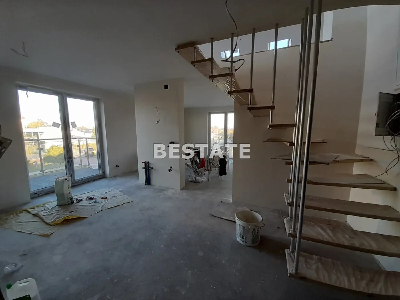 Mieszkanie z antresolą w super okolicy, Konstantyn