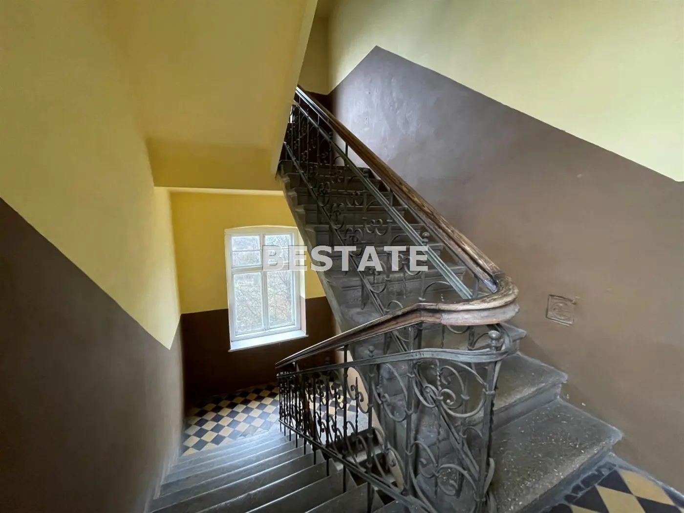 Bezczynszowa kawalerka z potencjałem w Centrum