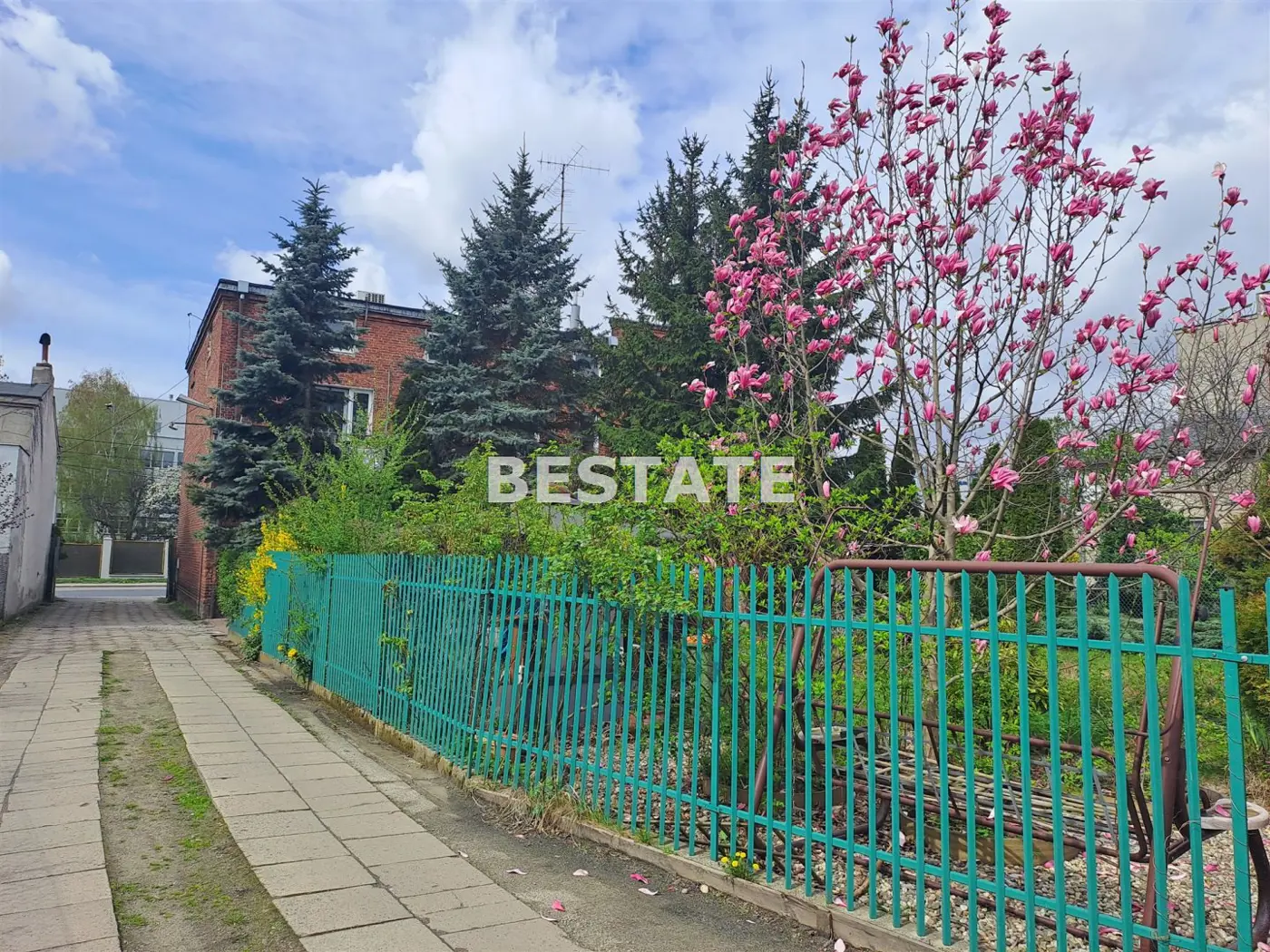 1/2 domu budynki gosp. działka